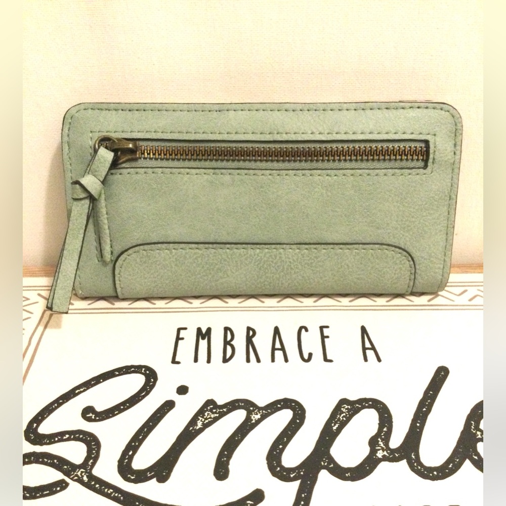 Mint Green Women's RFID BLOCKING TECHNOLOGY Wallet.